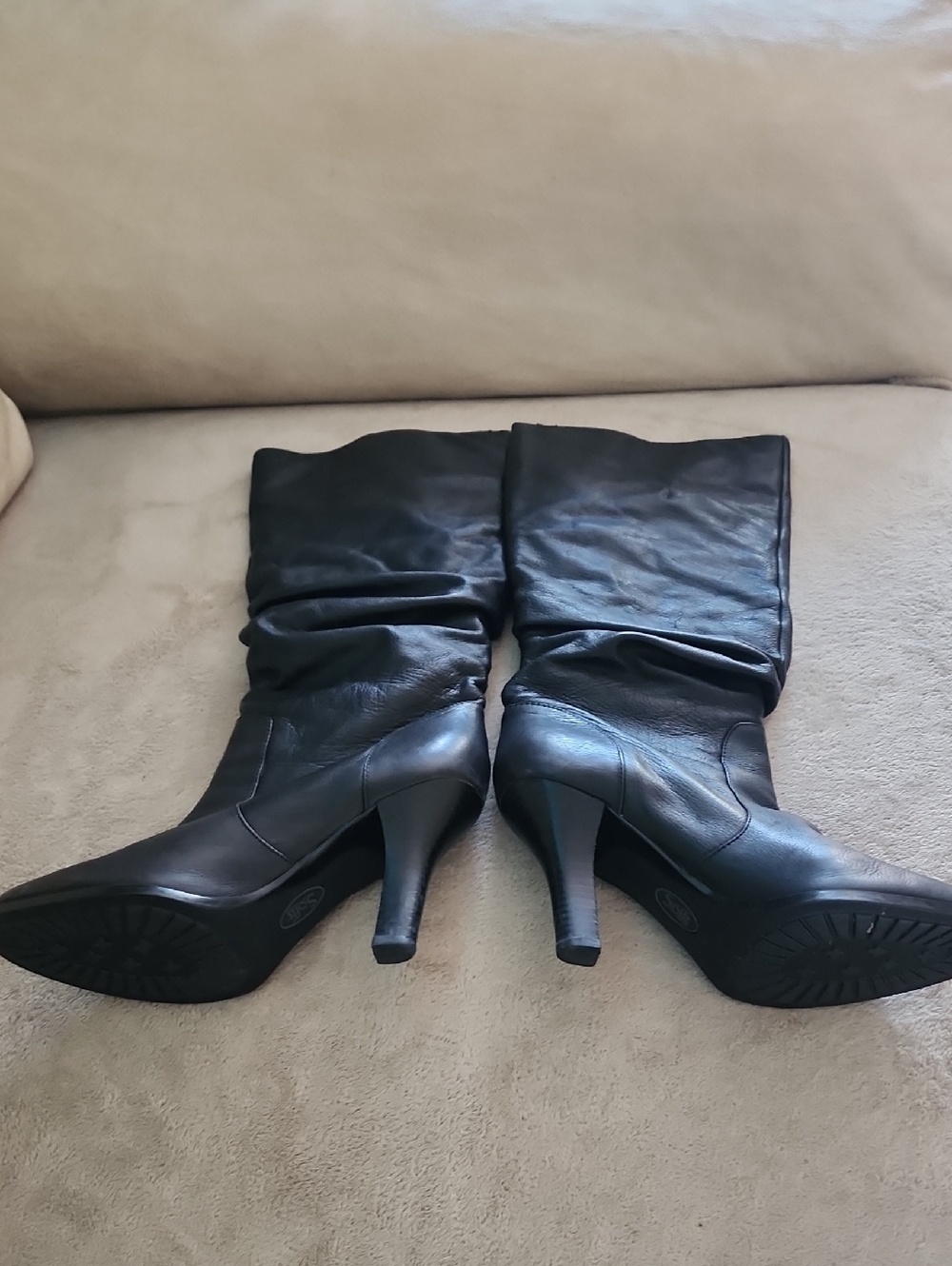 New Condition Sofft Black Leather Over-the-Knee Slouch Boots - Picture 3 of 7
